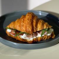 Круассан с пармой - Zanoza Open Bar - готовим еду для современного жителя города