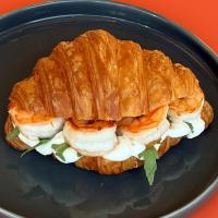 Круассан с креветкой - Zanoza Open Bar - готовим еду для современного жителя города