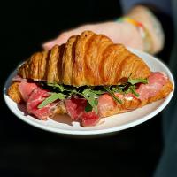 Круассан с пастрами - Zanoza Open Bar - готовим еду для современного жителя города