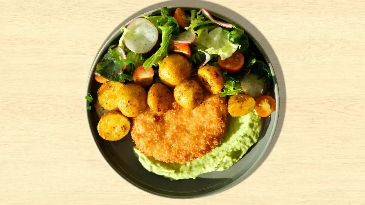 Фишкейк в панировке с печеным картофелем - Zanoza Open Bar - готовим еду для современного жителя города