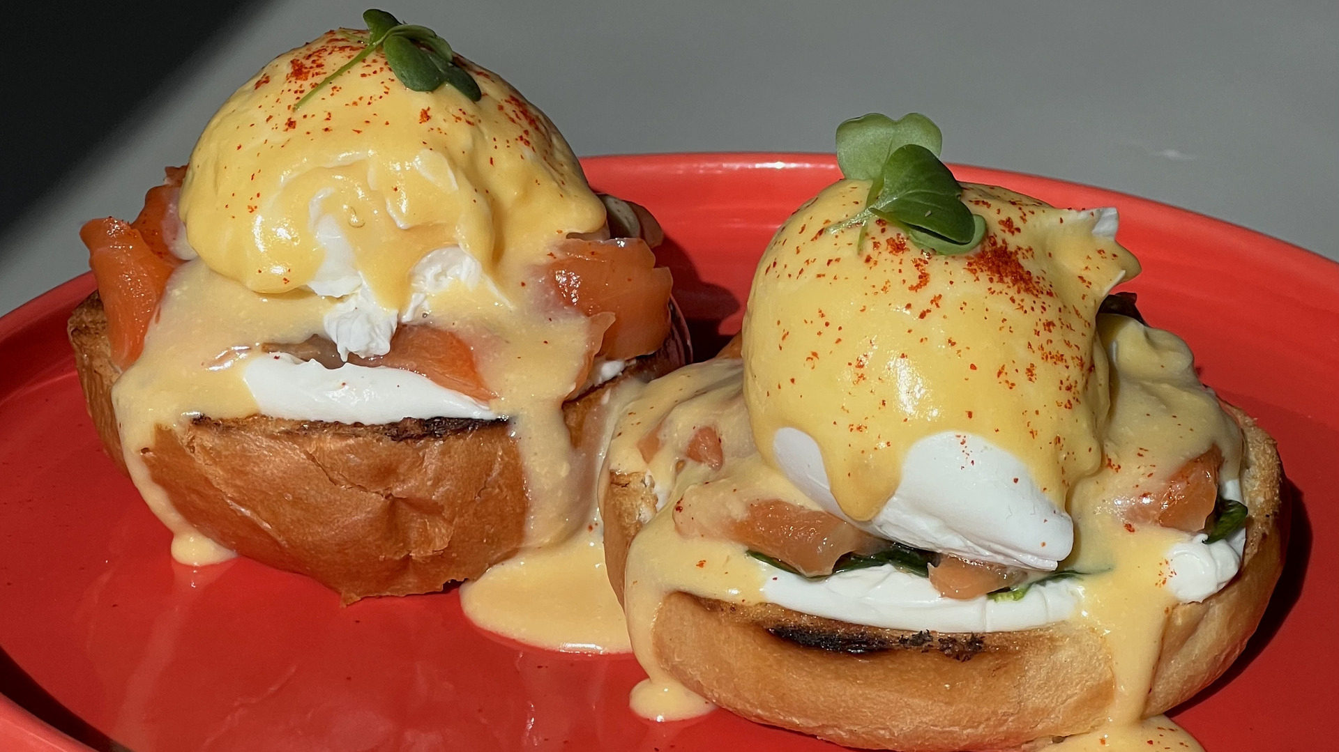 Яйцо пашот с лососем - Zanoza Open Bar - готовим еду для современного жителя города