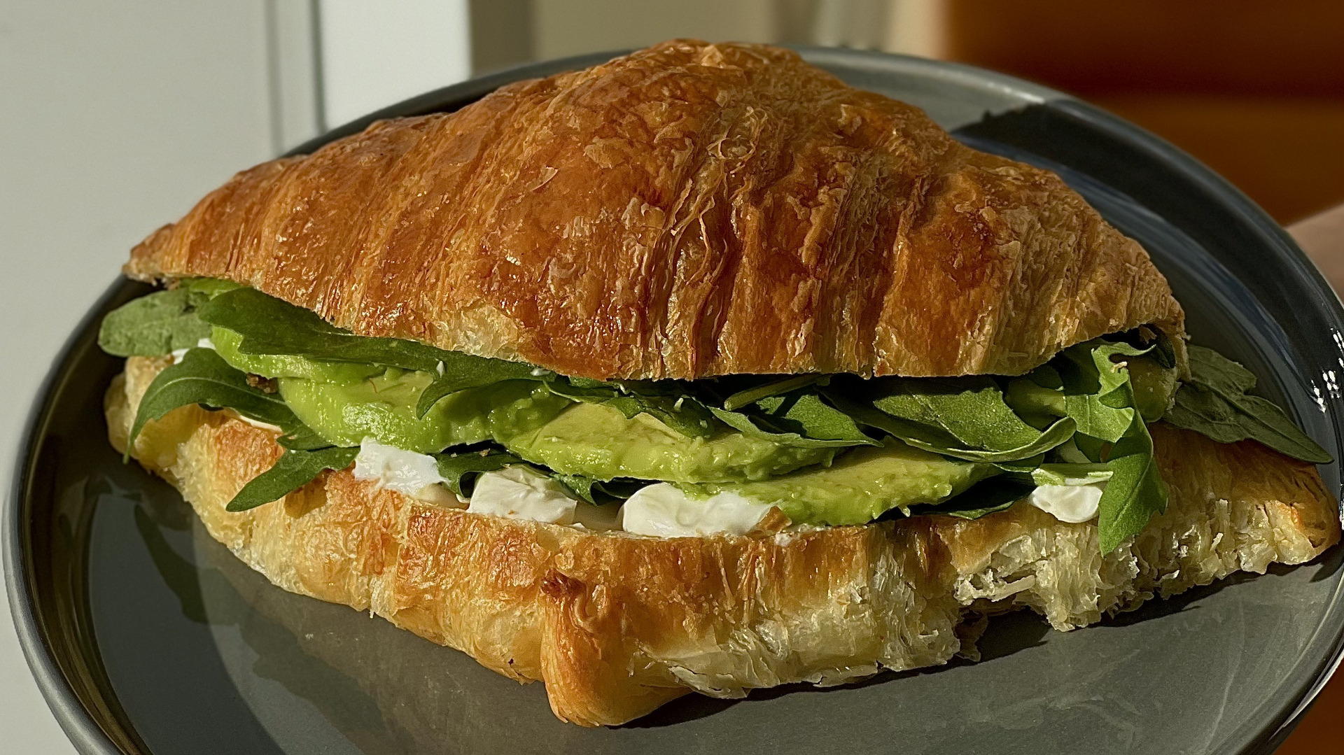 Круассан с авокадо - Zanoza Open Bar - готовим еду для современного жителя города