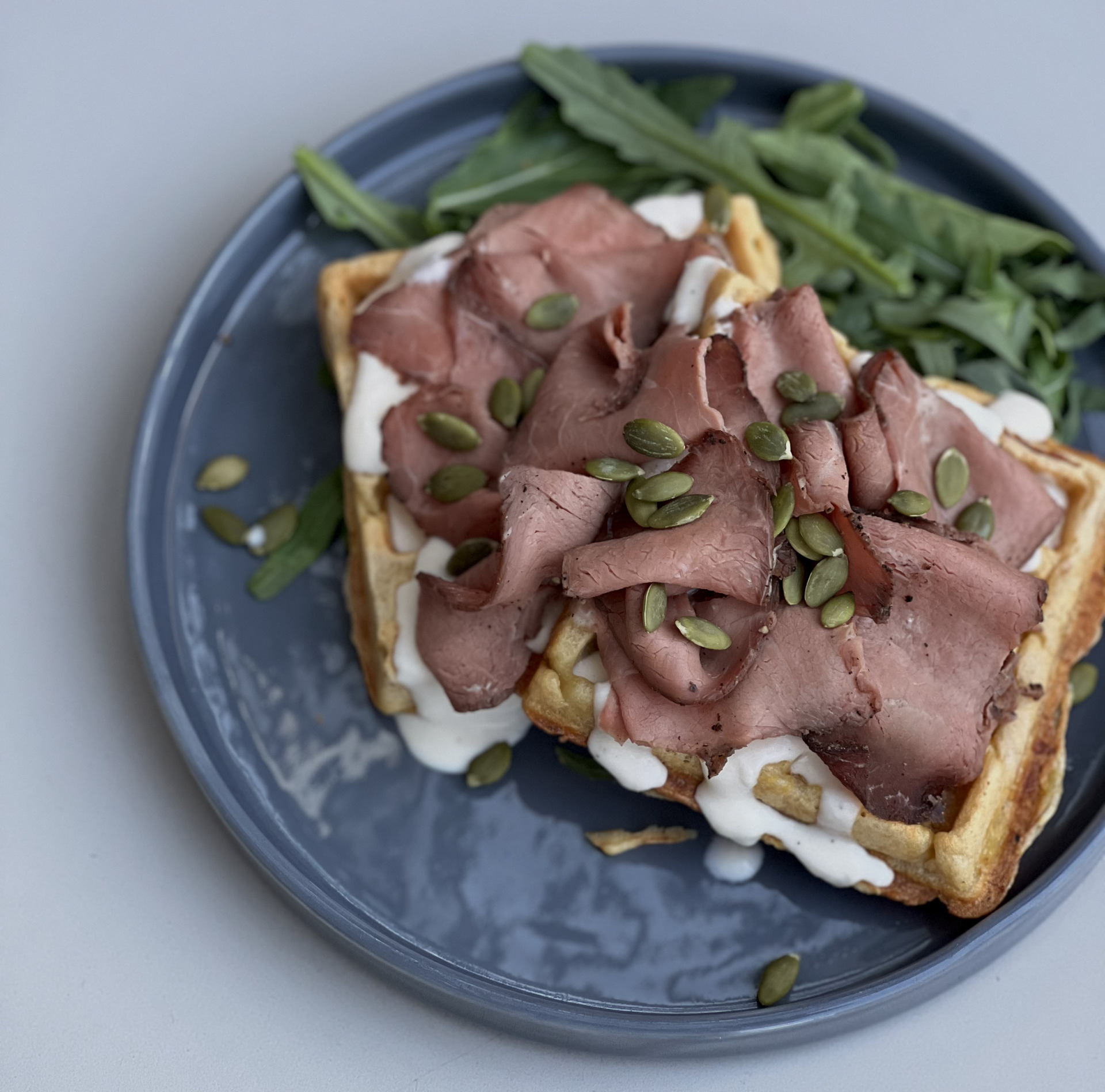 Картофельная вафля с пастрами - Zanoza Open Bar - готовим еду для современного жителя города