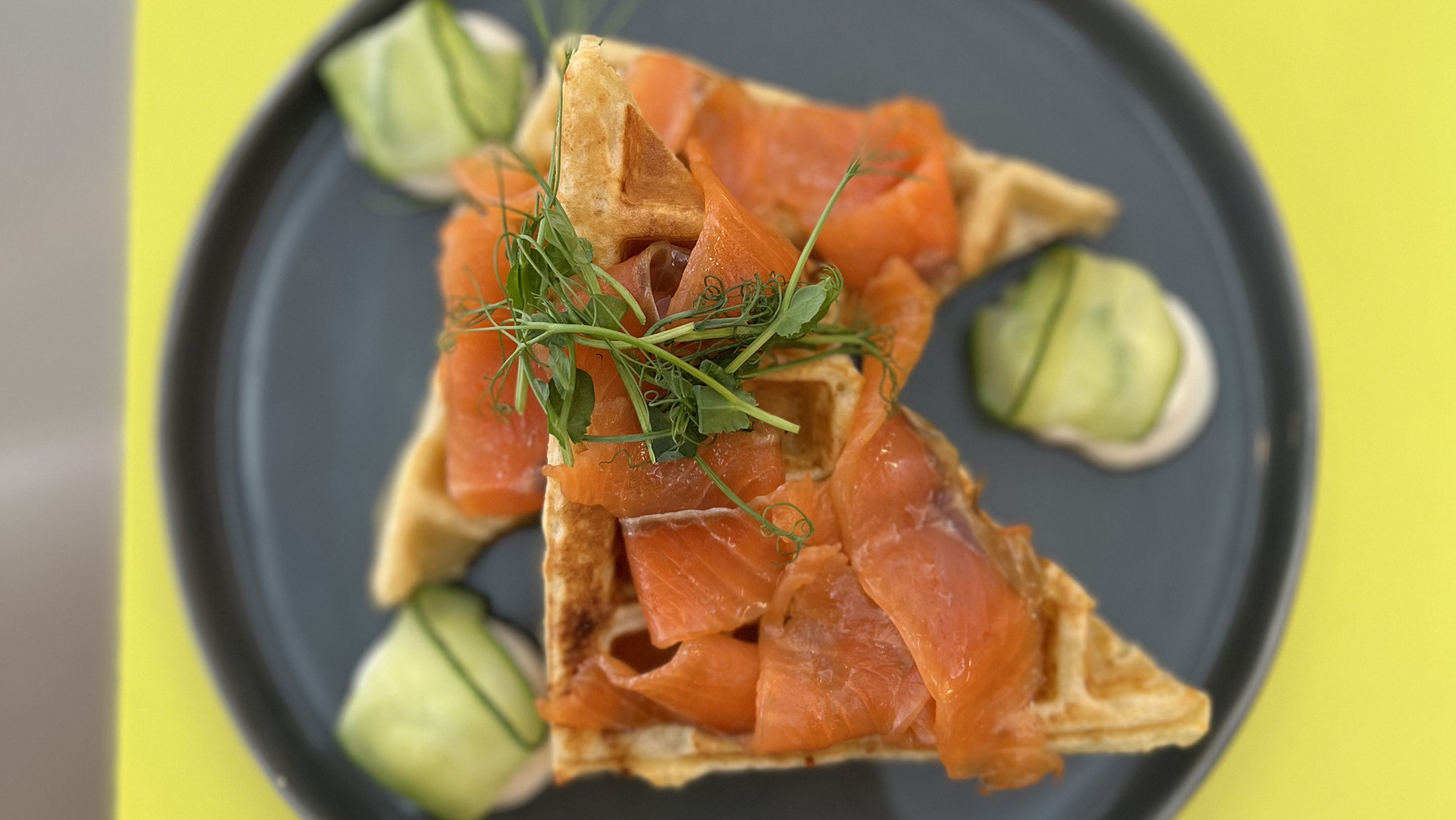 Вафли с пармезаном и лососем - Zanoza Open Bar - готовим еду для современного жителя города