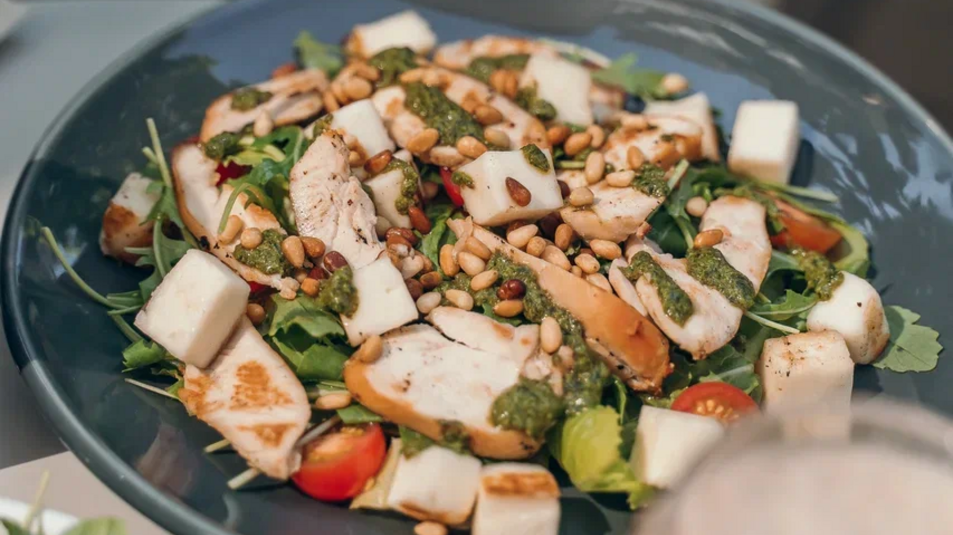 Салат «У нас нет цезаря» - Zanoza Open Bar - готовим еду для современного жителя города